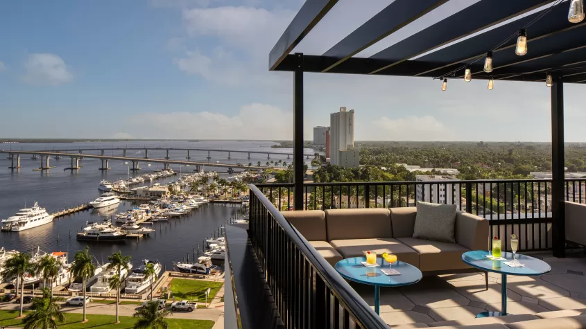 Luminary Hotel - Beacon Social Drinkery 