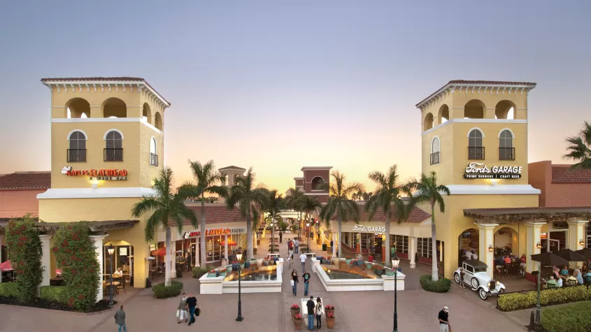 Naples Flatbread and Ford's Garage at Miromar Outlets 