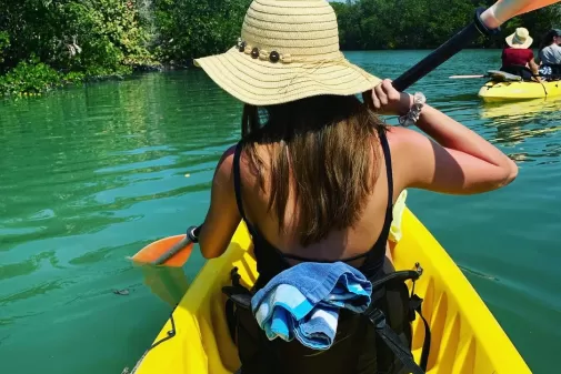 WomanKayakPaddleLoversKeyStatePark_FortMyersBeach_kaseyliterski_2021_04.jpg