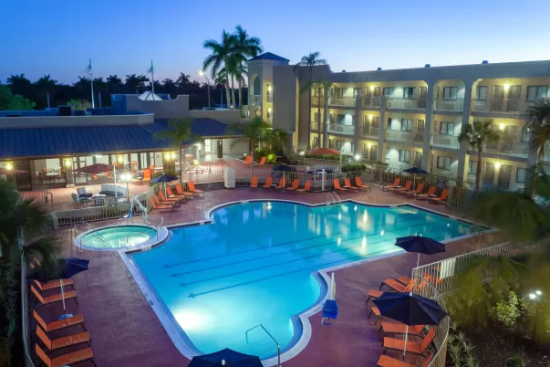 Pool exterior 1